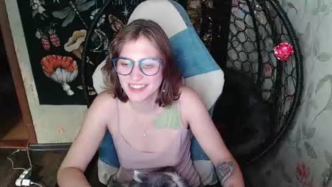 Snapshot of greenwitch9 chatting on 25, 6, 2026 Lina online show from 25, 6, 2026