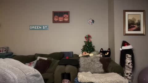 Snapshot of greenxxxqueen chatting on 15, 12, 2024 SexQueen Nikki online show from 15, 12, 2024