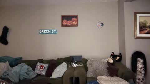 Snapshot of greenxxxqueen chatting on 25, 12, 2024 SexQueen Nikki online show from 25, 12, 2024