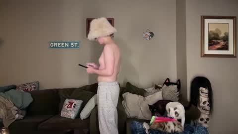 Snapshot of greenxxxqueen chatting on 30, 12, 2024 SexQueen Nikki online show from 30, 12, 2024