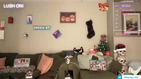 Snapshot of greenxxxqueen chatting on 14, 11, 2025 SexQueen Nikki online show from 14, 11, 2025