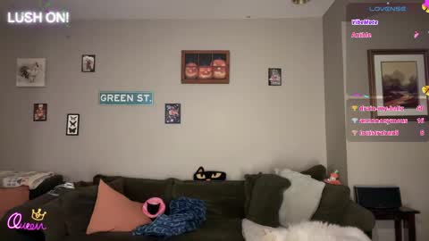 Snapshot of greenxxxqueen chatting on 25, 4, 2026 SexQueen Nikki online show from 25, 4, 2026