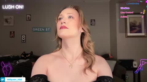 Snapshot of greenxxxqueen chatting on 12, 5, 2026 SexQueen Nikki online show from 12, 5, 2026