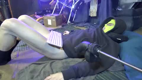 Snapshot of gregbball1 chatting on 25, 12, 2024 electrogee1 online show from 25, 12, 2024