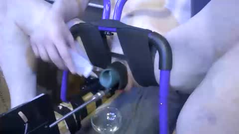 Snapshot of gregbball1 chatting on 16, 10, 2025 electrogee1 online show from 16, 10, 2025