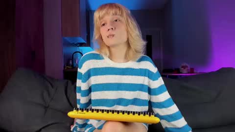 Greg-independent model online show from 11, 3, 2025