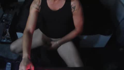 YOUNEEKWAYSTOPLEASEYOU online show from 15, 4, 2026