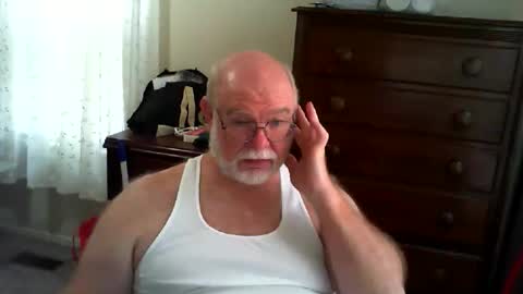 Snapshot of gtnolder60 chatting on 27, 5, 2026 Gary online show from 27, 5, 2026