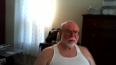 Snapshot of gtnolder60 chatting on 19, 6, 2026 Gary online show from 19, 6, 2026