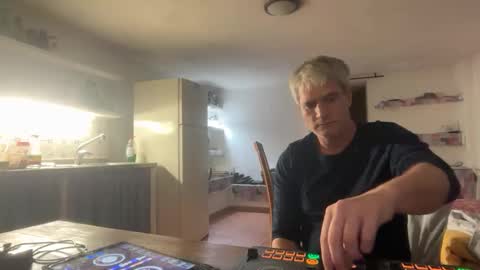 guardiannif_ online show from 14, 2, 2026