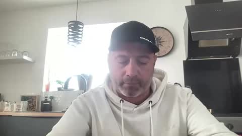 Snapshot of guil0 chatting on 3, 2, 2026 guil0 online show from 3, 2, 2026