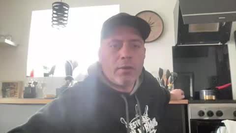 Snapshot of guil0 chatting on 1, 3, 2026 guil0 online show from 1, 3, 2026