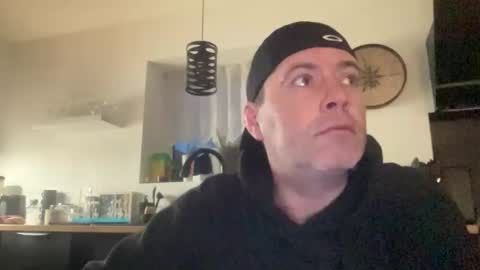 Snapshot of guil0 chatting on 28, 3, 2026 guil0 online show from 28, 3, 2026