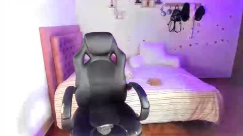Snapshot of guinivere_blake chatting on 1, 6, 2026 Hello Im Julieta Im 25 years old welcome to my room have fun and be happy. online show from 1, 6, 2026