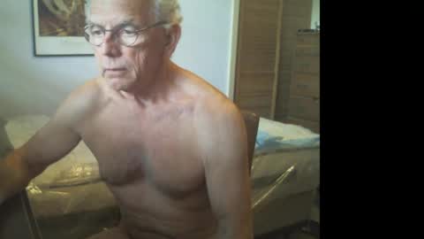 Snapshot of gulfcoast1952 chatting on 4, 4, 2026 Roy online show from 4, 4, 2026