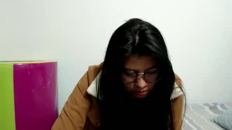 Vane blonde and Hazell black hair online show from 13, 2, 2026