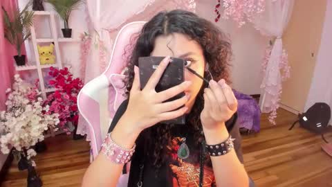 Snapshot of gummo_ chatting on 18, 12, 2025 gummo_ online show from 18, 12, 2025