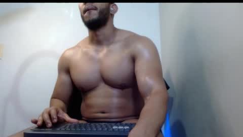 Snapshot of gurushake chatting on 16, 5, 2026 holl latino online show from 16, 5, 2026