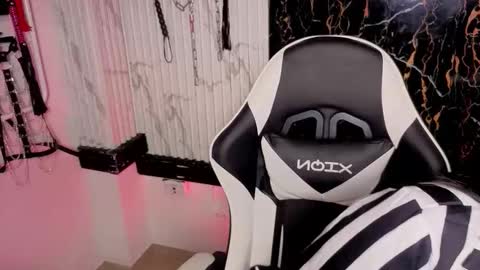 Snapshot of guxplo_ chatting on 29, 10, 2025 Miss online show from 29, 10, 2025