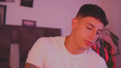 Snapshot of guy_twinks chatting on 31, 7, 2026 Gabriel online show from 31, 7, 2026