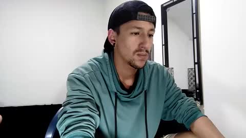 Snapshot of guykarim chatting on 23, 12, 2024 karim online show from 23, 12, 2024