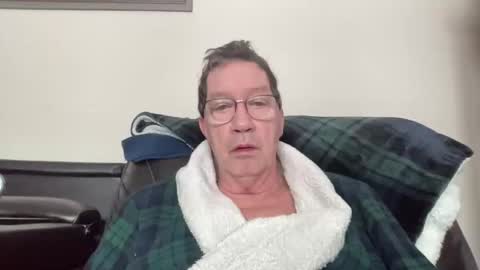 Snapshot of gwashere4u chatting on 3, 2, 2025 gwashere4u online show from 3, 2, 2025