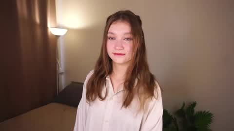Snapshot of gwennielove chatting on 20, 5, 2026 Molly online show from 20, 5, 2026
