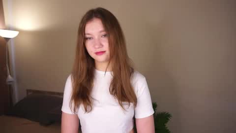 Snapshot of gwennielove chatting on 30, 5, 2026 Molly online show from 30, 5, 2026