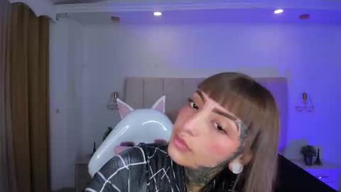 gyal_8_ online show from 28, 11, 2025