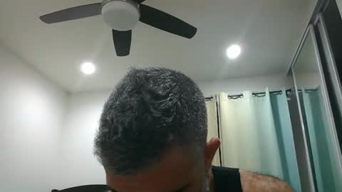 Snapshot of h0nest84 chatting on 15, 11, 2025 h0nest84 online show from 15, 11, 2025