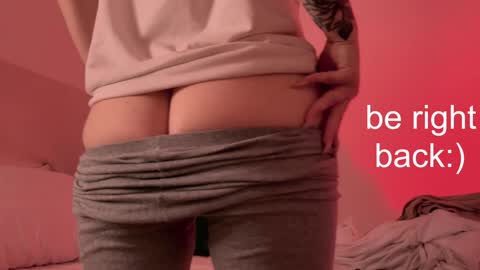 Snapshot of h2h0e chatting on 5, 1, 2025 Lana online show from 5, 1, 2025