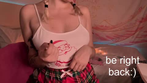 Snapshot of h2h0e chatting on 27, 2, 2025 Lana online show from 27, 2, 2025