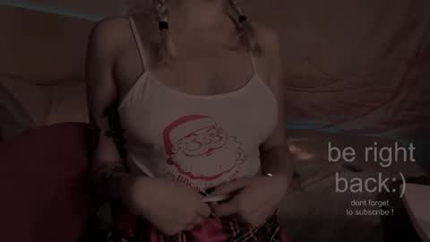 Snapshot of h2h0e chatting on 11, 9, 2025 Lana online show from 11, 9, 2025