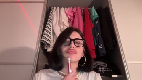 Snapshot of h3l9a_pataki chatting on 5, 4, 2026 Helga online show from 5, 4, 2026