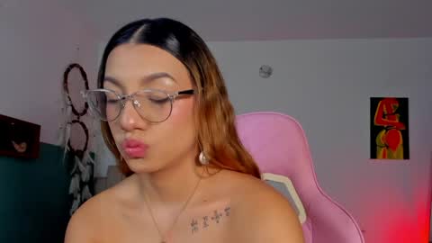 Snapshot of h3y_mia3 chatting on 13, 4, 2026 Paulina online show from 13, 4, 2026