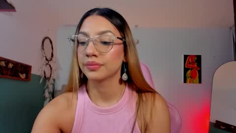 Snapshot of h3y_mia3 chatting on 19, 4, 2026 Paulina online show from 19, 4, 2026