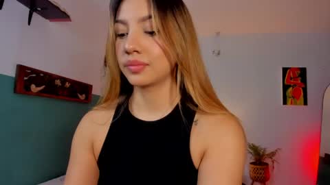 Snapshot of h3y_mia3 chatting on 22, 4, 2026 Paulina online show from 22, 4, 2026