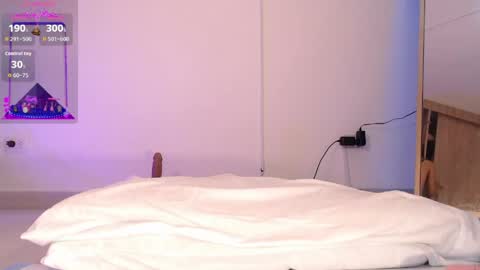Snapshot of hade_rosse chatting on 12, 4, 2026 HADE ROSSE online show from 12, 4, 2026