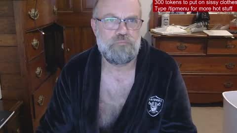HairyDaddyBear69 online show from 20, 4, 2026