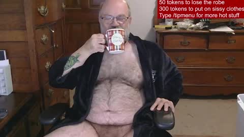 Snapshot of hairydaddybear69 chatting on 28, 4, 2026 HairyDaddyBear69 online show from 28, 4, 2026
