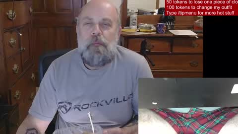 Snapshot of hairydaddybear69 chatting on 3, 5, 2026 HairyDaddyBear69 online show from 3, 5, 2026