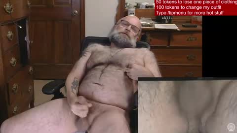 Snapshot of hairydaddybear69 chatting on 6, 5, 2026 HairyDaddyBear69 online show from 6, 5, 2026