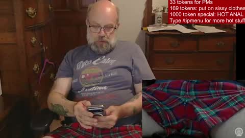 Snapshot of hairydaddybear69 chatting on 4, 6, 2026 HairyDaddyBear69 online show from 4, 6, 2026
