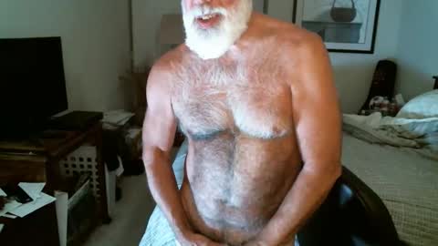 Snapshot of hairypecsguy chatting on 1, 6, 2026 Hairy pecs online show from 1, 6, 2026
