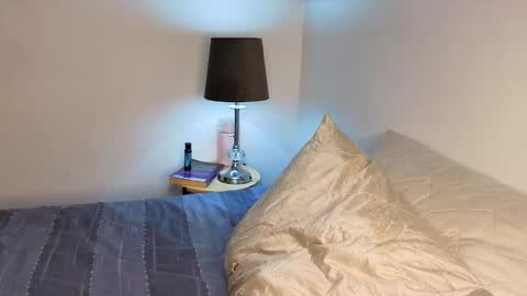 Independent       model  online show from 25, 10, 2025