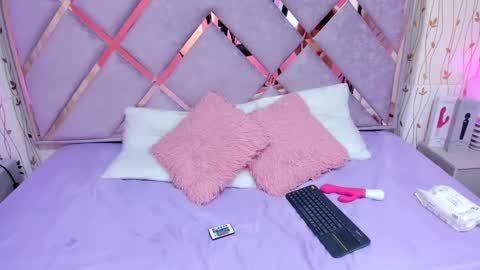 haley_evans_ online show from 1, 2, 2025