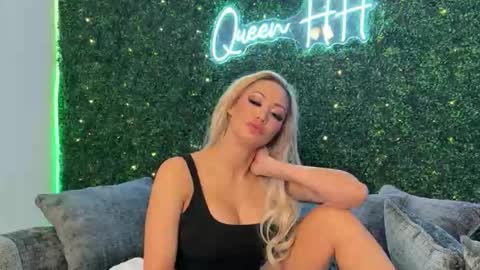 Halia Hill online show from 18, 2, 2026