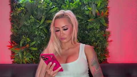 Snapshot of haliaxhill chatting on 7, 8, 2026 Halia Hill online show from 7, 8, 2026