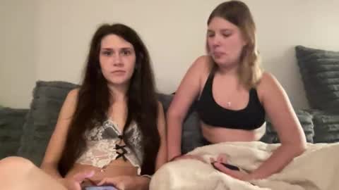 Snapshot of hallee_babexx10 chatting on 7, 5, 2026 Hallee online show from 7, 5, 2026