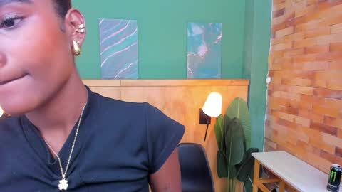 Halley Lorens online show from 31, 3, 2026